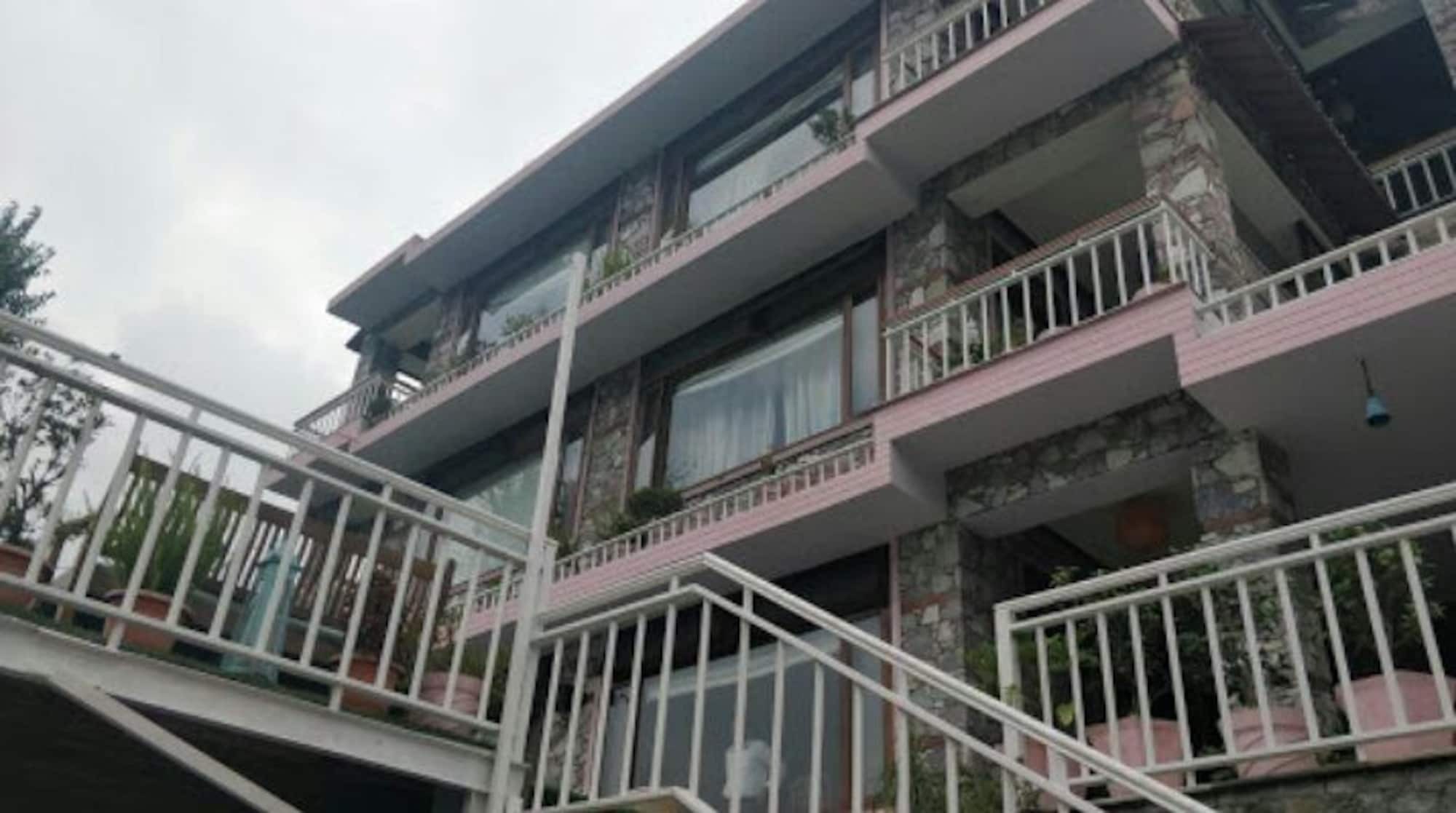 Fishermen'S Lodge - A Lake Facing Hotel Near Nainital Бхимтал Экстерьер фото